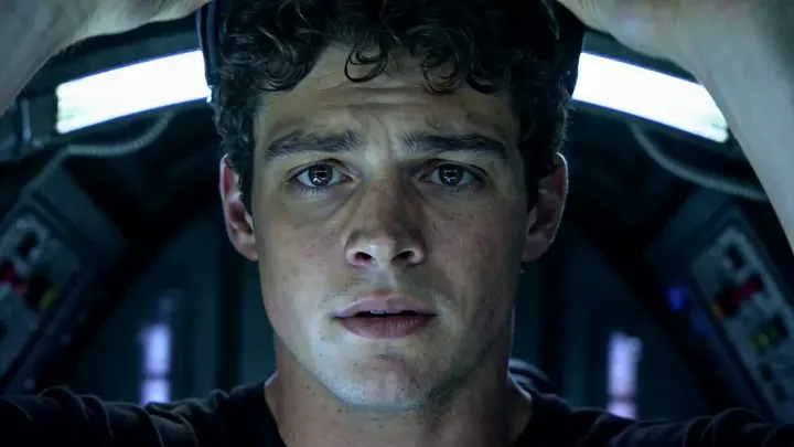 创意模板与特效复刻 - 参考素材复刻创意风格和复杂特效。 | Seedance 2.0